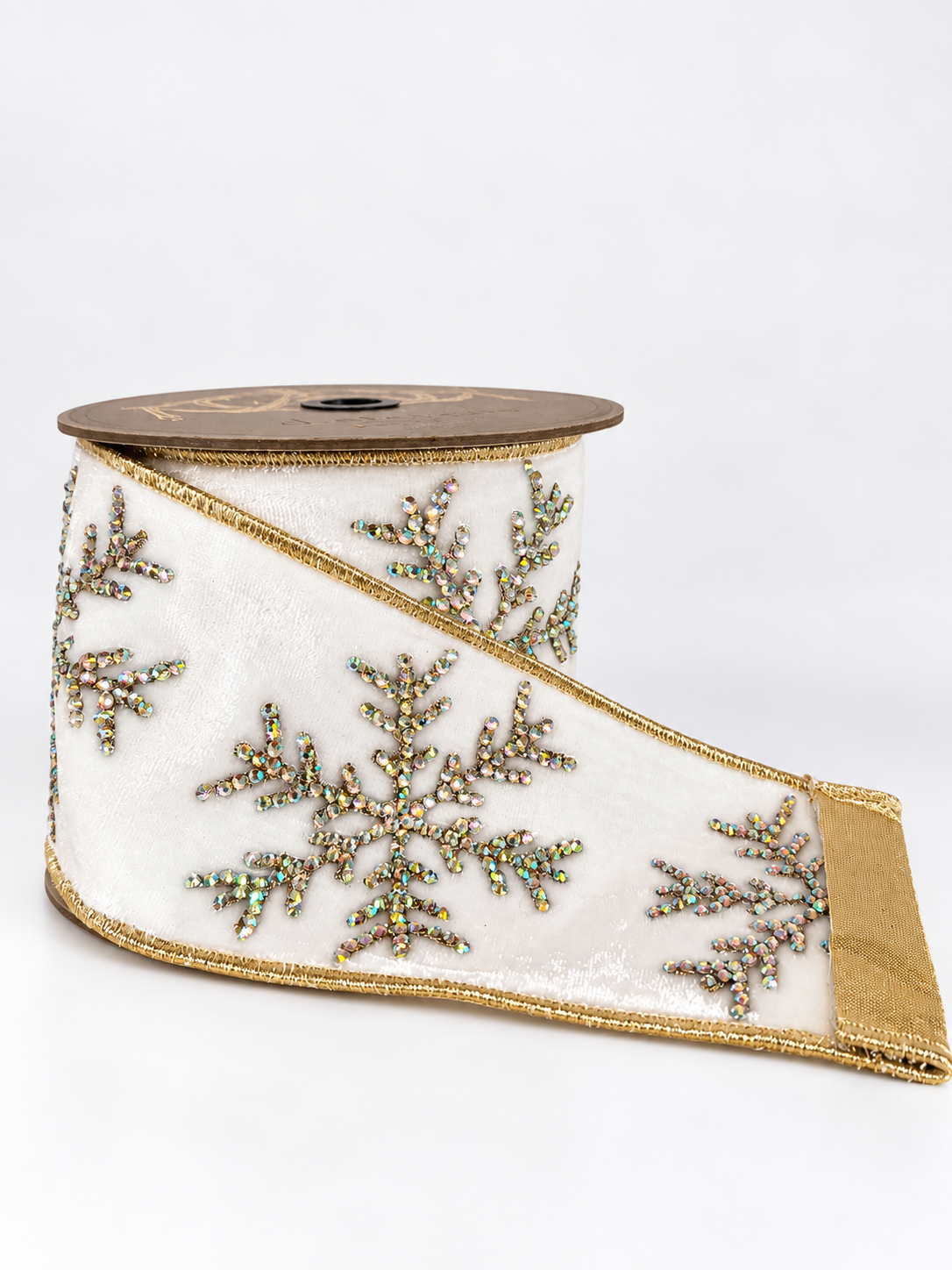 Listón de terciopelo blanco con  copos de nieve en pedrería tornasol  4x5yds