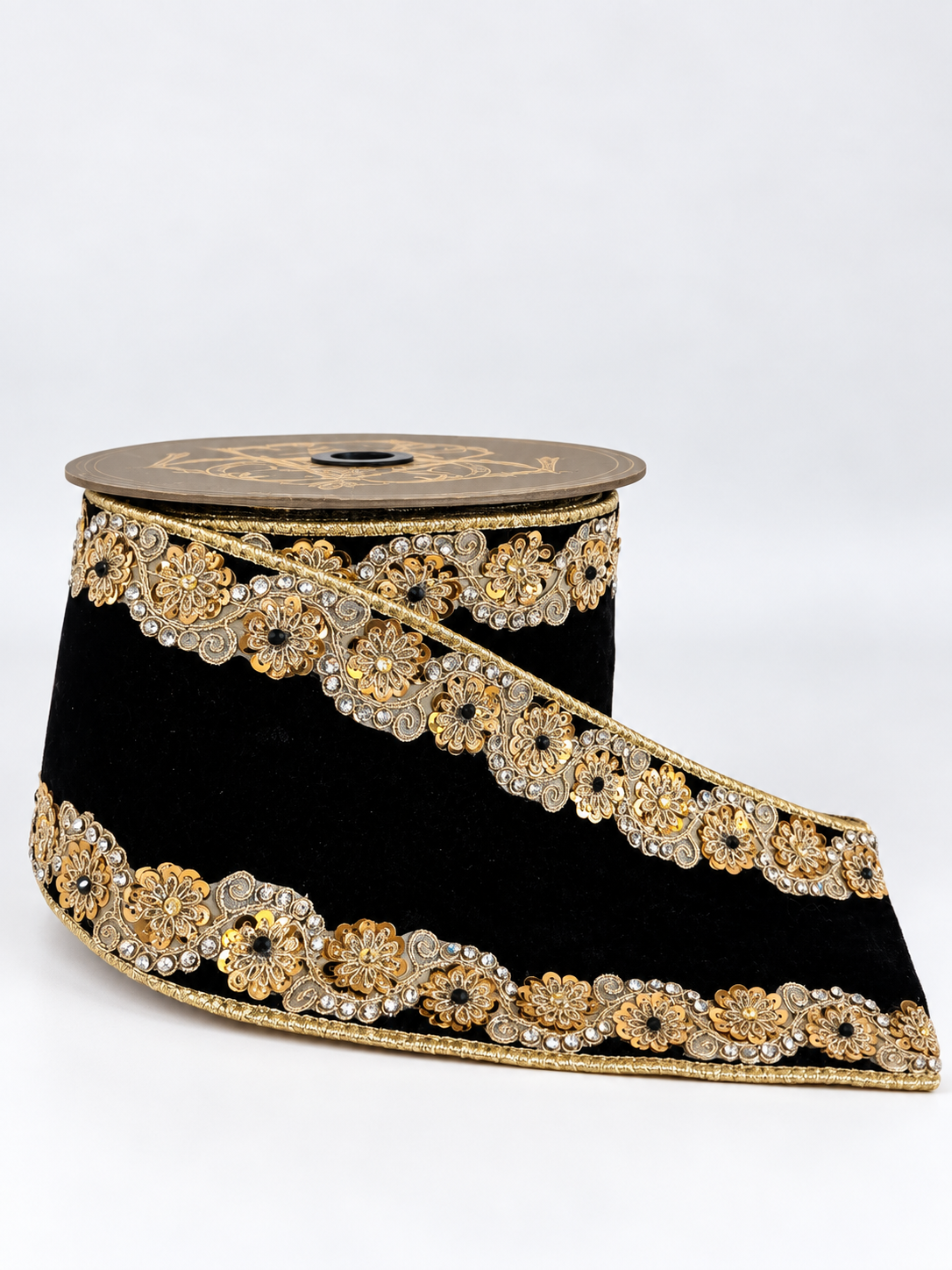 Listón de terciopelo negro con detalles 4x5 yds